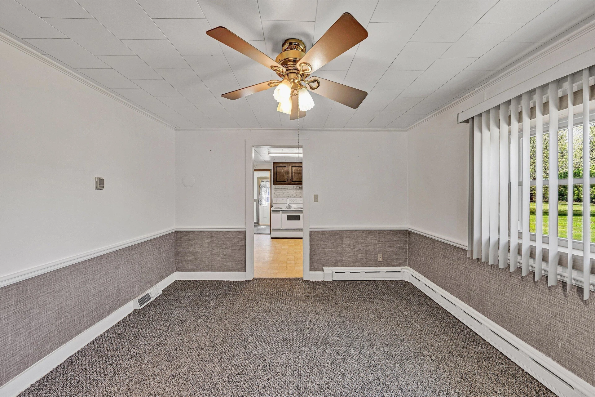 2356 W Riverside DR - Photo 5