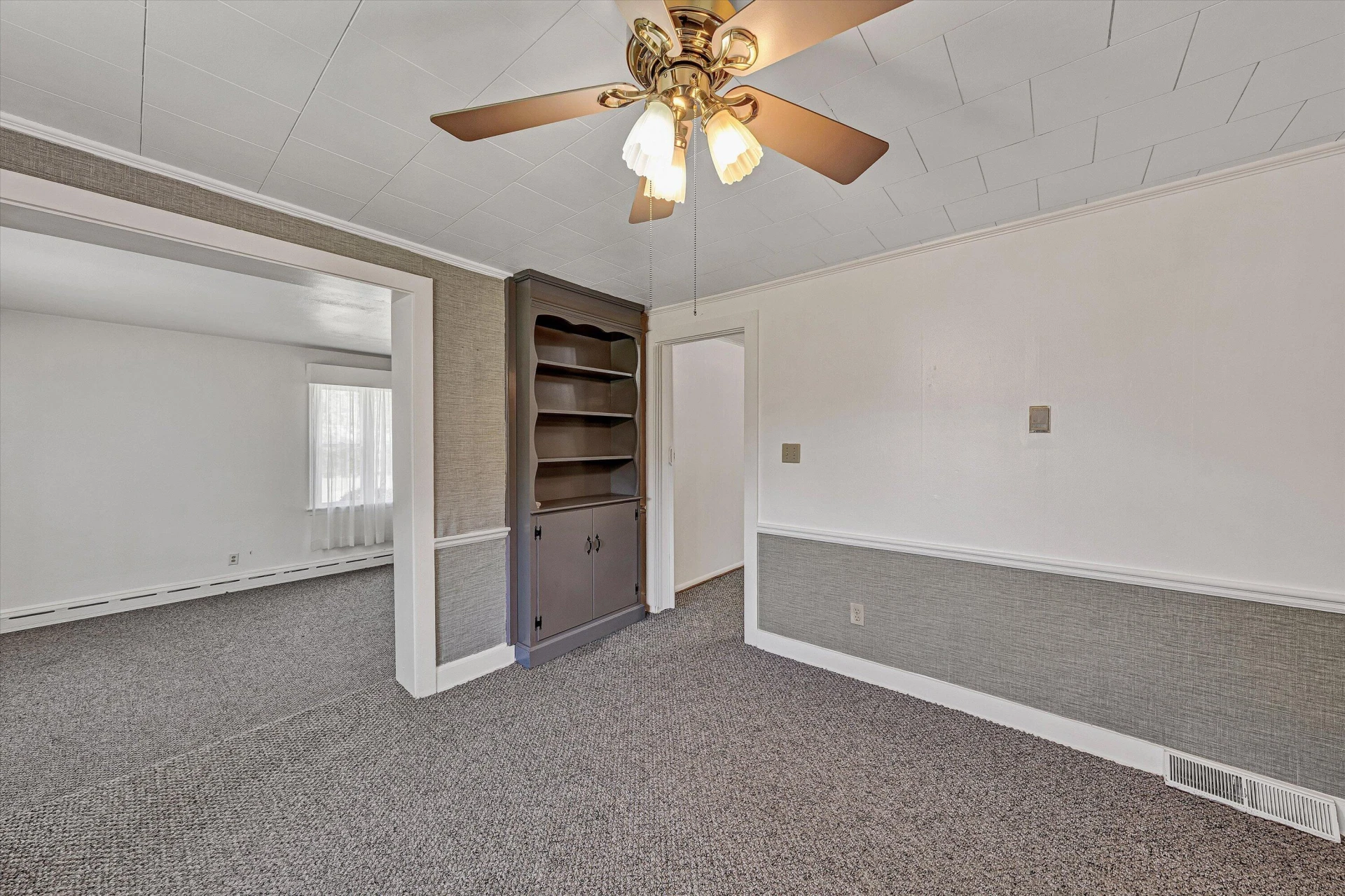 2356 W Riverside DR - Photo 6