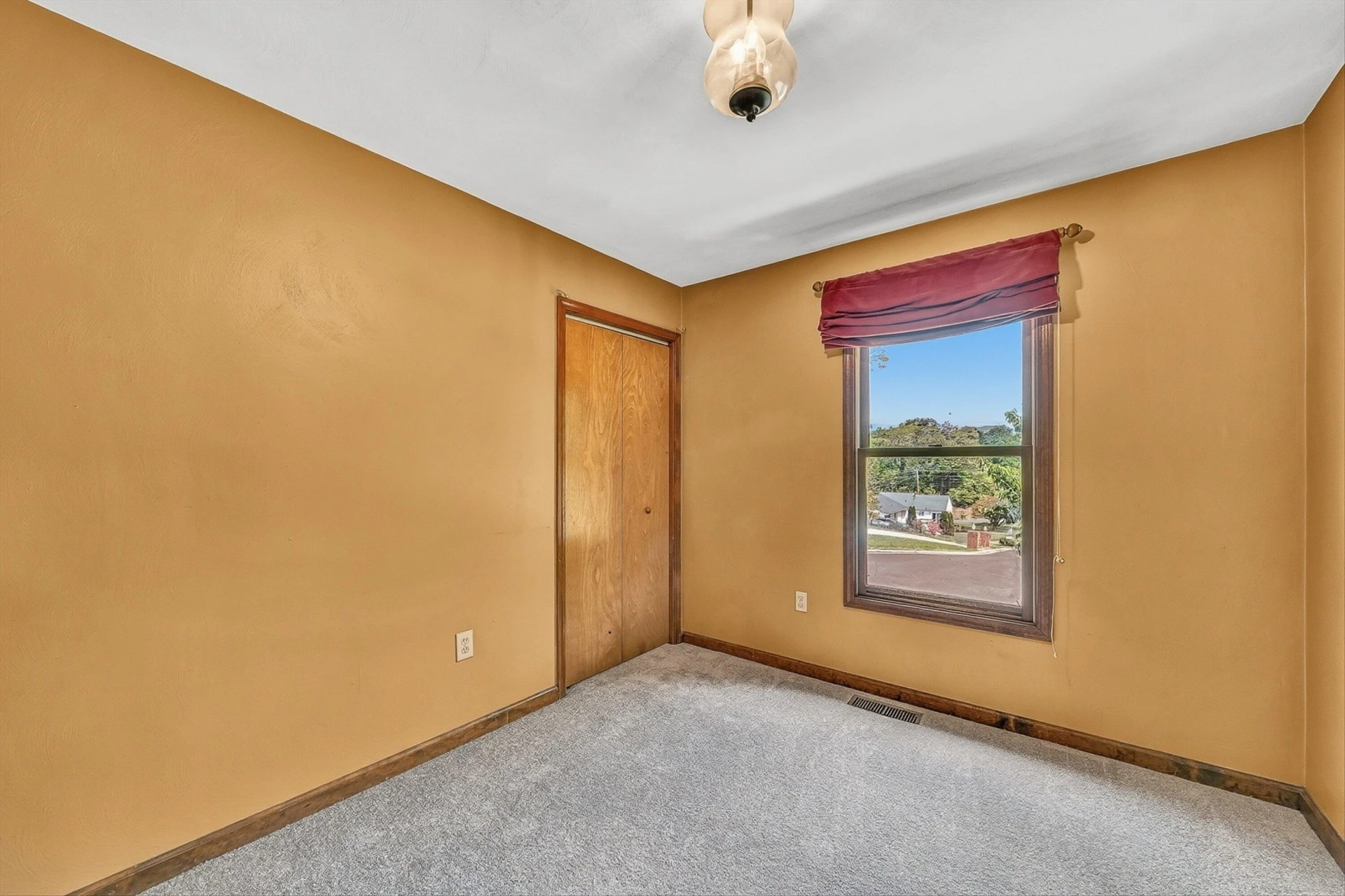 300 Brittany LN - Photo 18