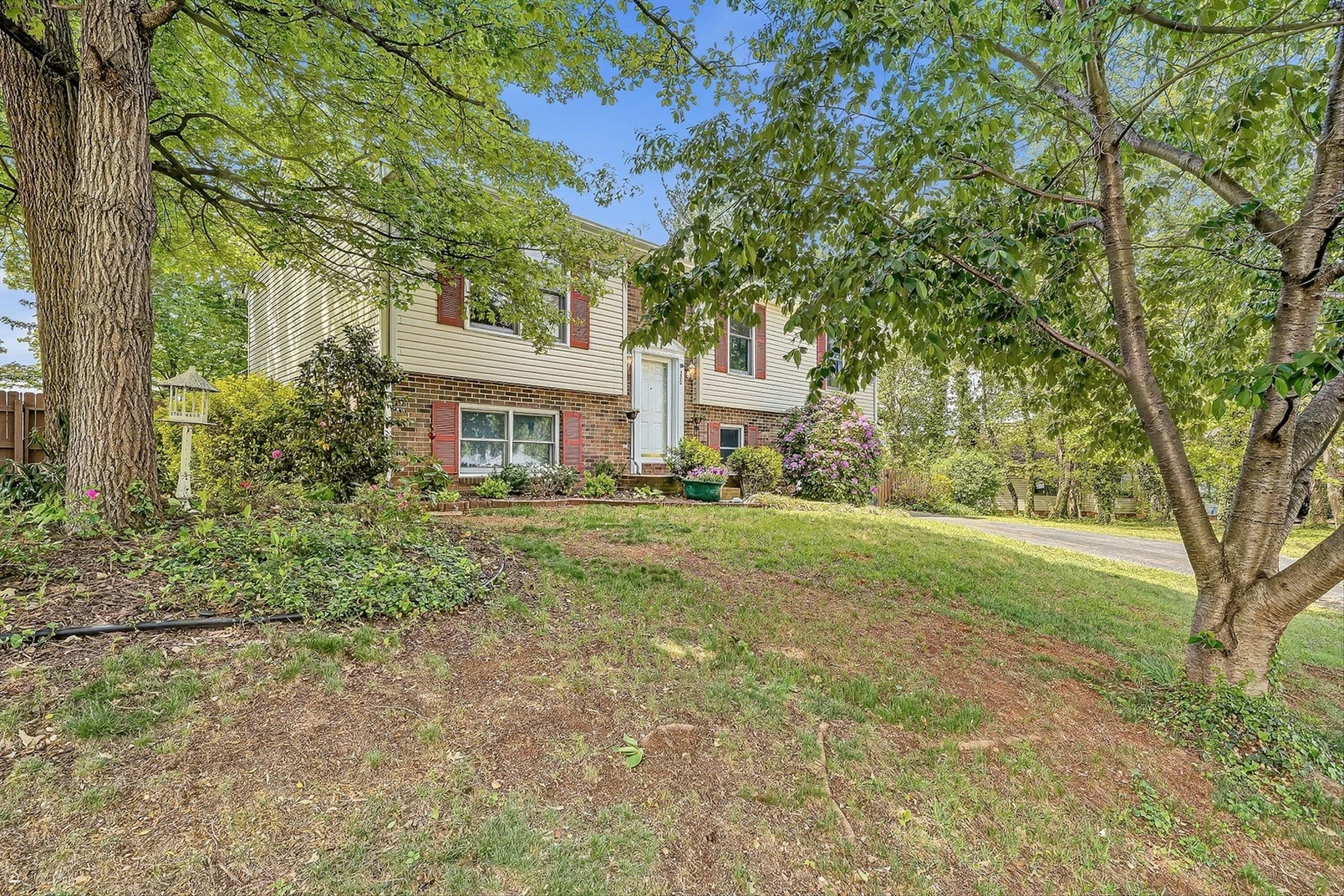 300 Brittany LN - Photo 3