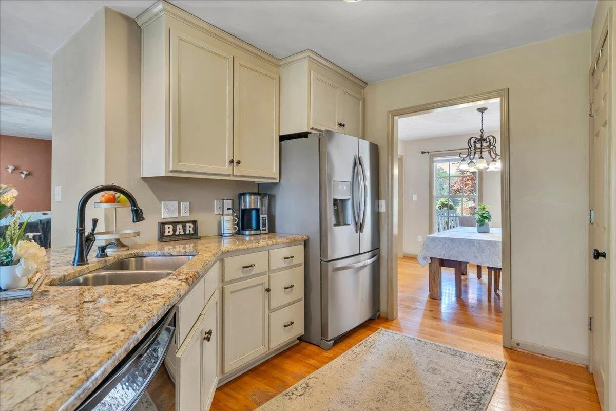 1365 Lakeridge CIR - Photo 10