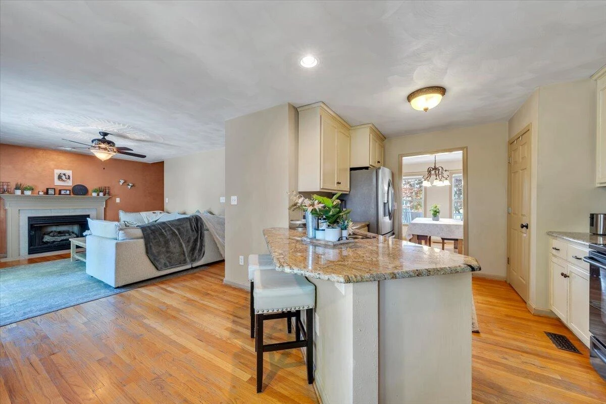 1365 Lakeridge CIR - Photo 11