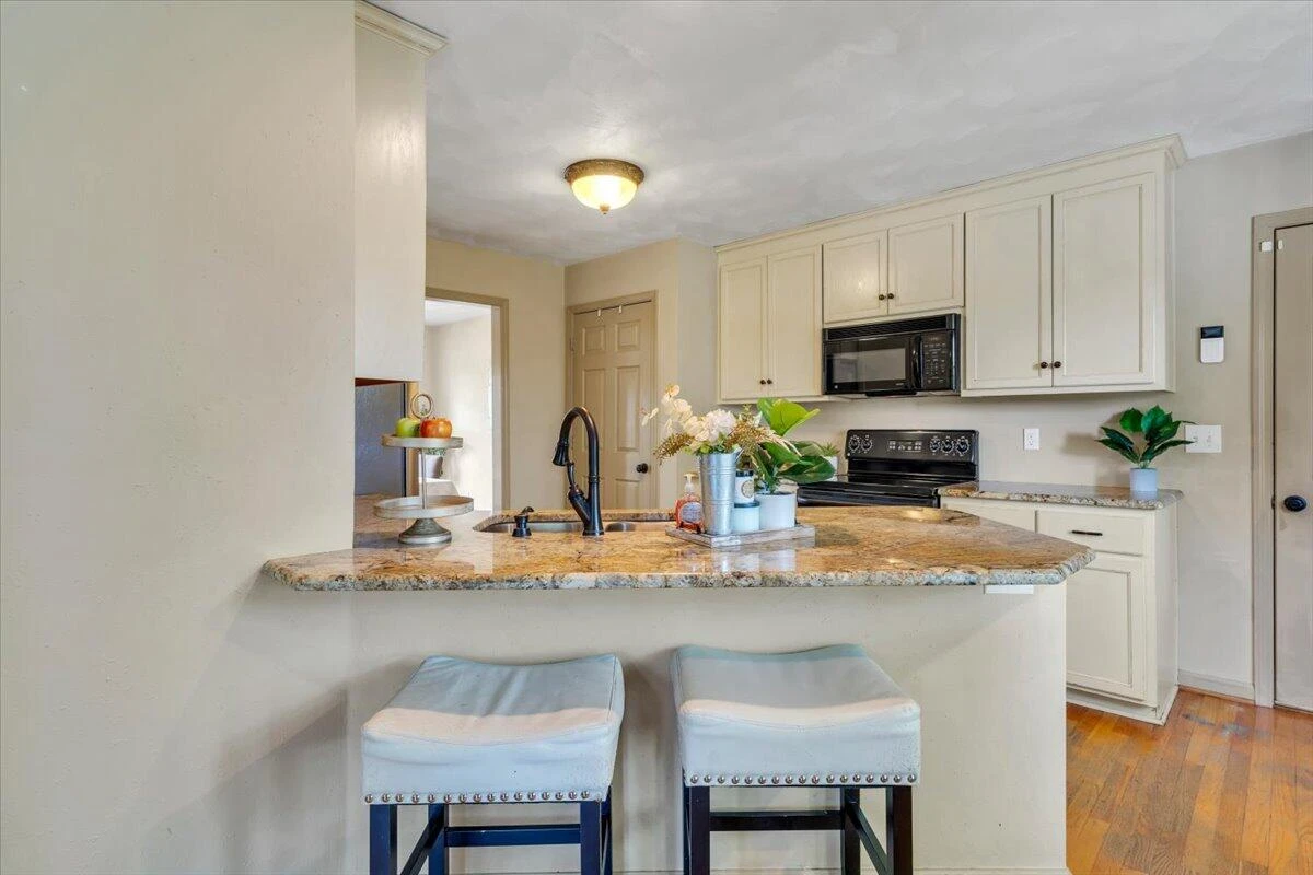 1365 Lakeridge CIR - Photo 12