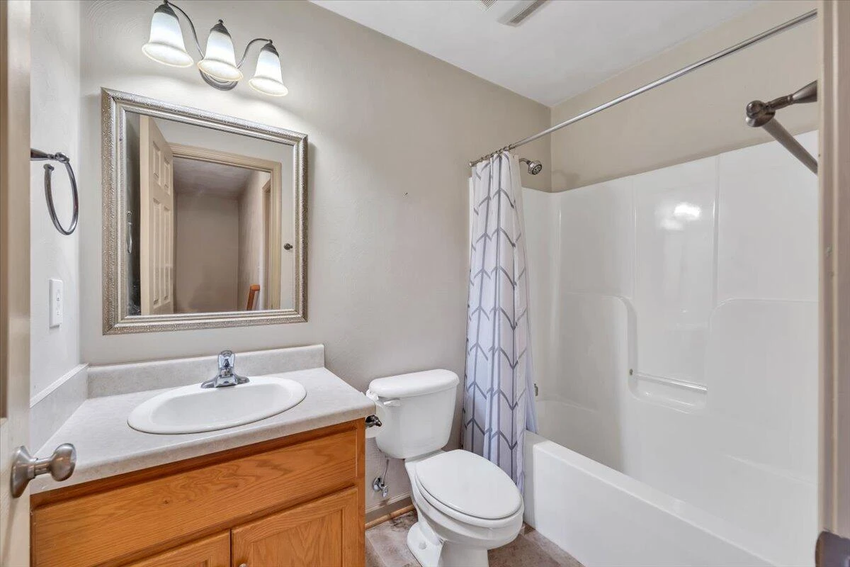 1365 Lakeridge CIR - Photo 22