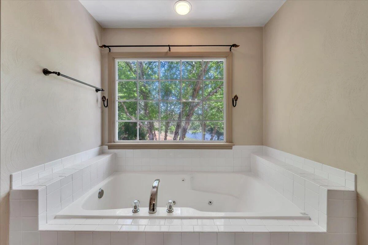 1365 Lakeridge CIR - Photo 26