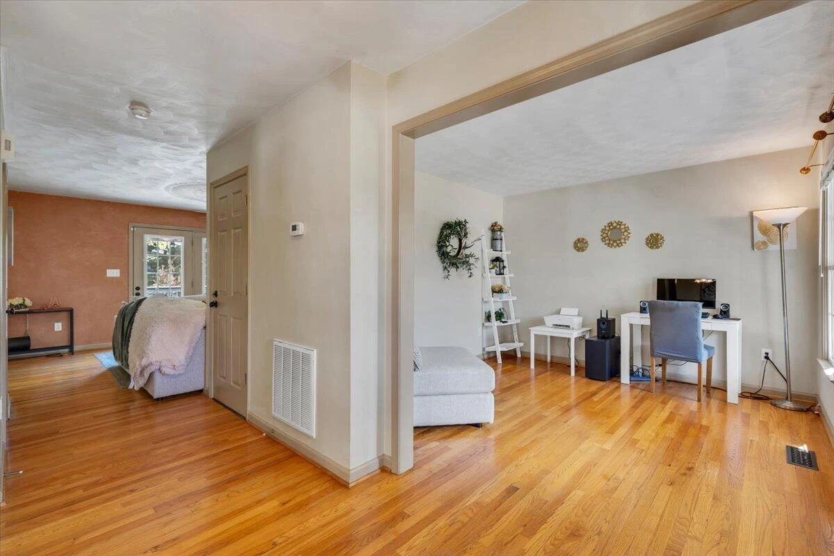 1365 Lakeridge CIR - Photo 3