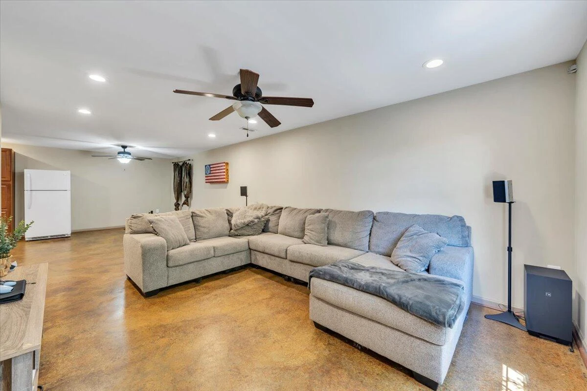 1365 Lakeridge CIR - Photo 31