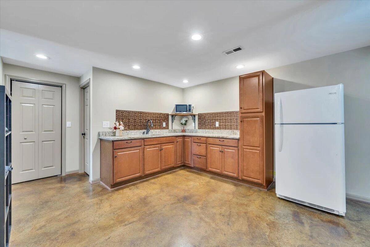 1365 Lakeridge CIR - Photo 33