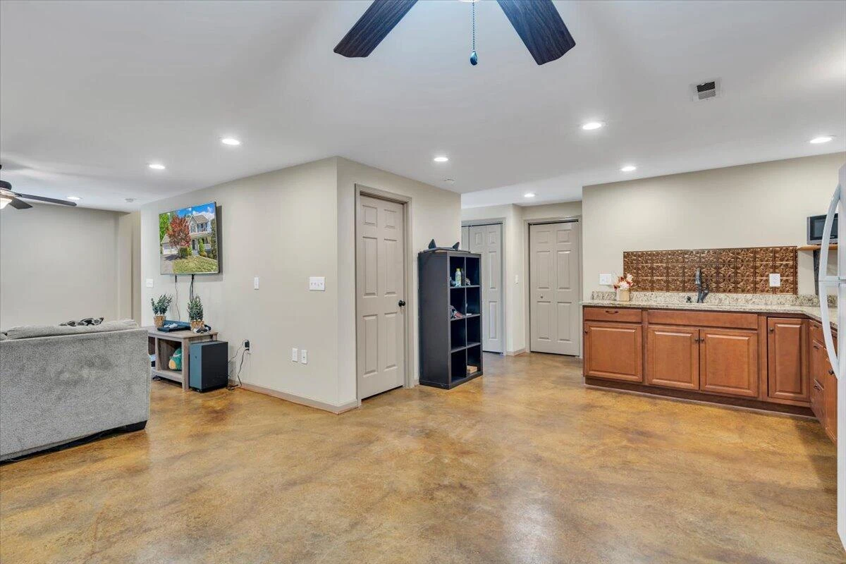 1365 Lakeridge CIR - Photo 36