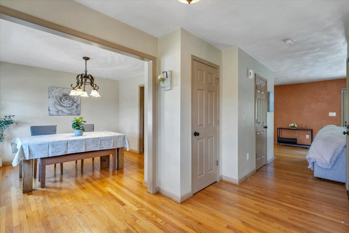 1365 Lakeridge CIR - Photo 4
