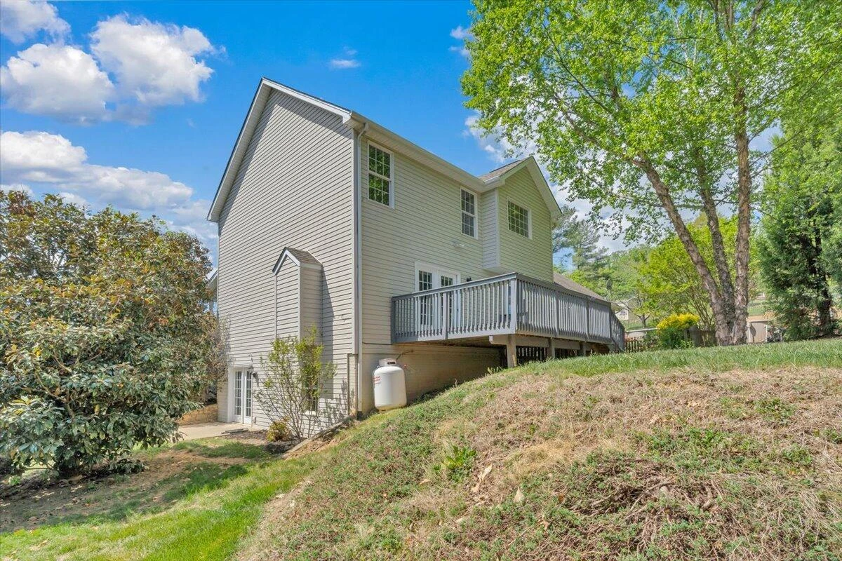 1365 Lakeridge CIR - Photo 41