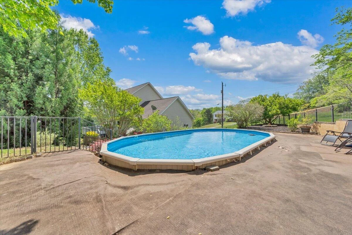 1365 Lakeridge CIR - Photo 45