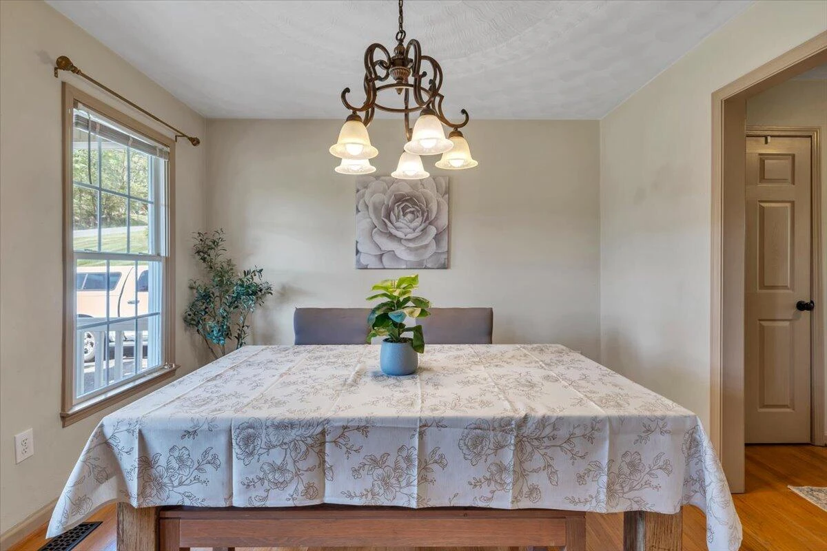 1365 Lakeridge CIR - Photo 5