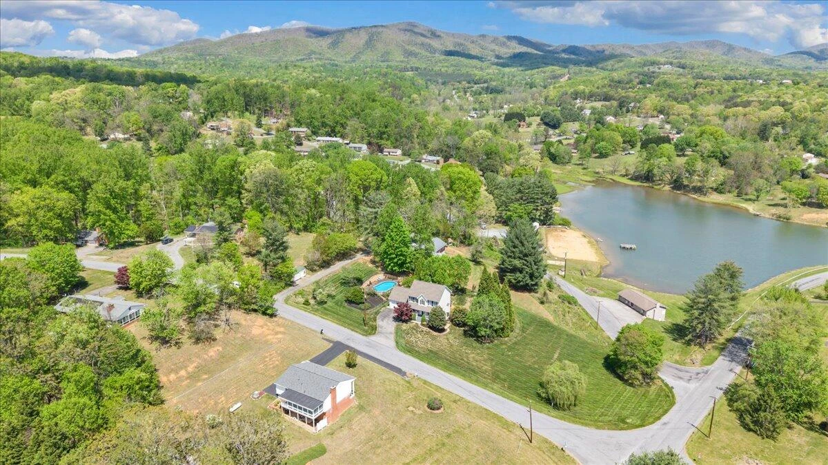 1365 Lakeridge CIR - Photo 54