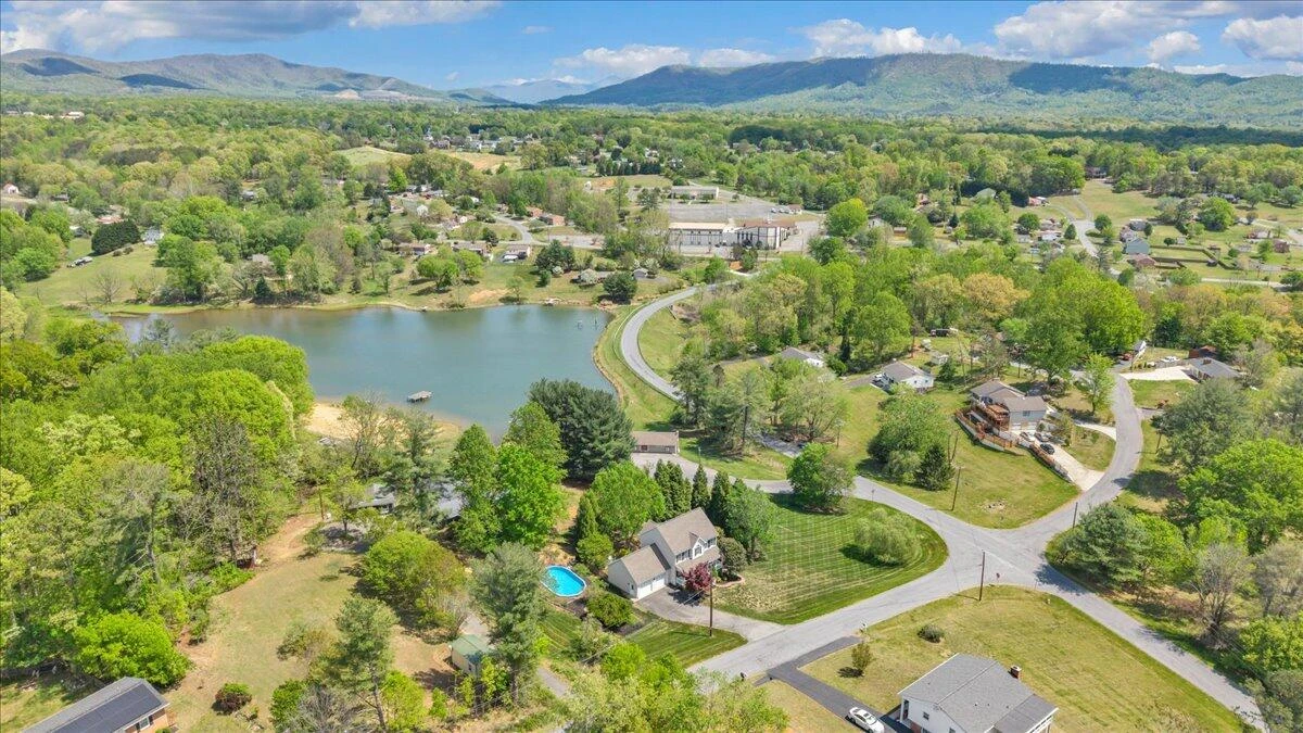 1365 Lakeridge CIR - Photo 55