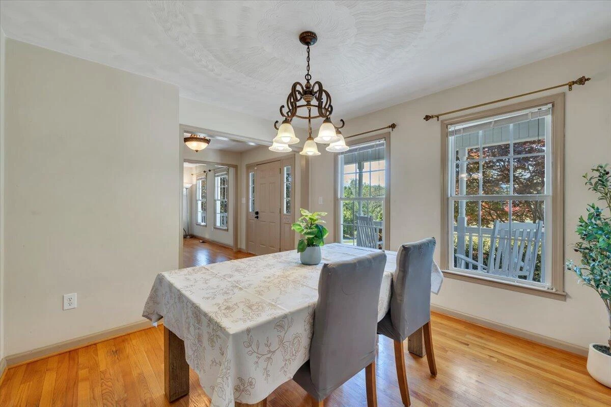 1365 Lakeridge CIR - Photo 6