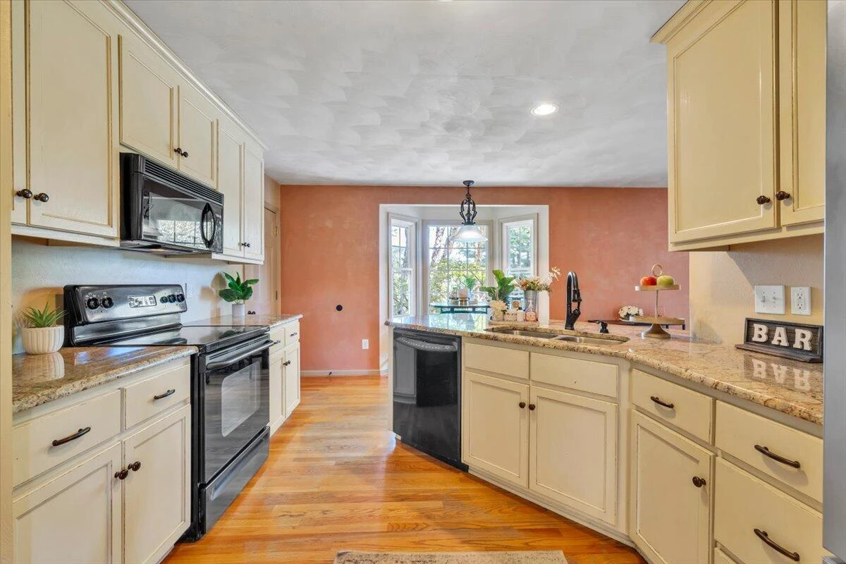 1365 Lakeridge CIR - Photo 8