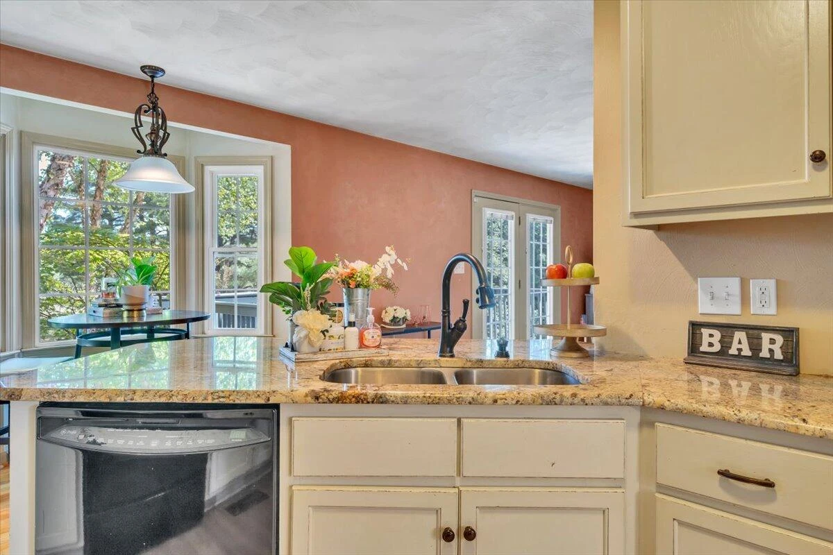 1365 Lakeridge CIR - Photo 9