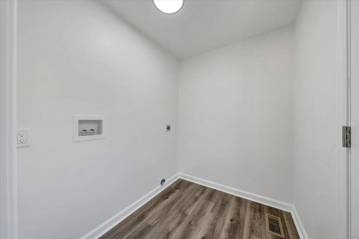 1414 Eastgate AVE NE - Photo 14