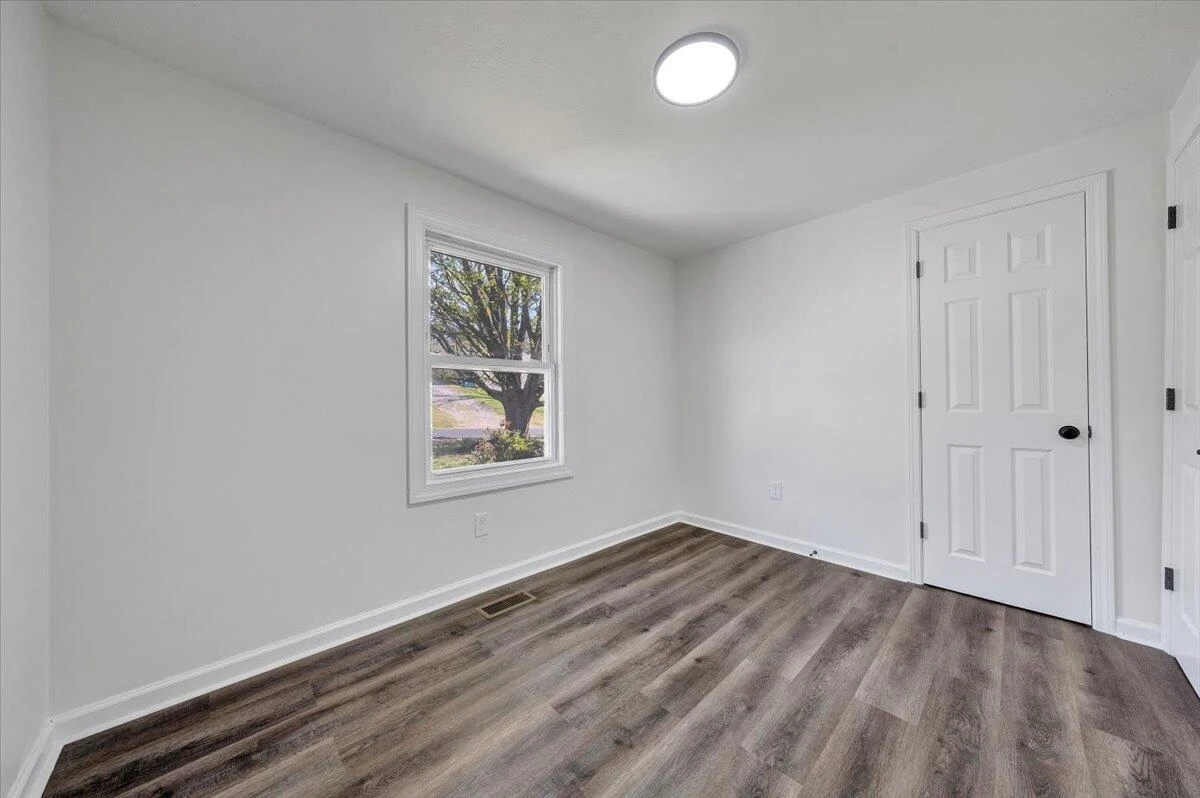 1414 Eastgate AVE NE - Photo 16