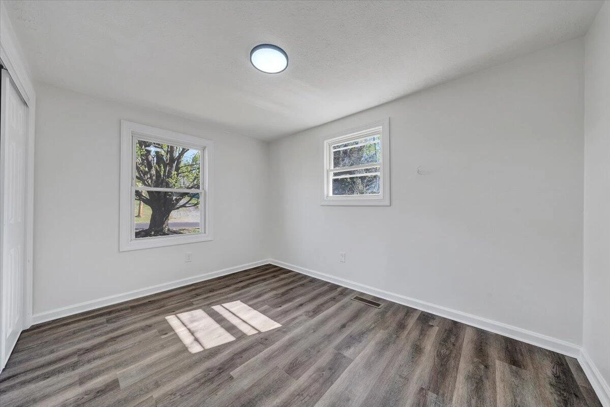 1414 Eastgate AVE NE - Photo 17