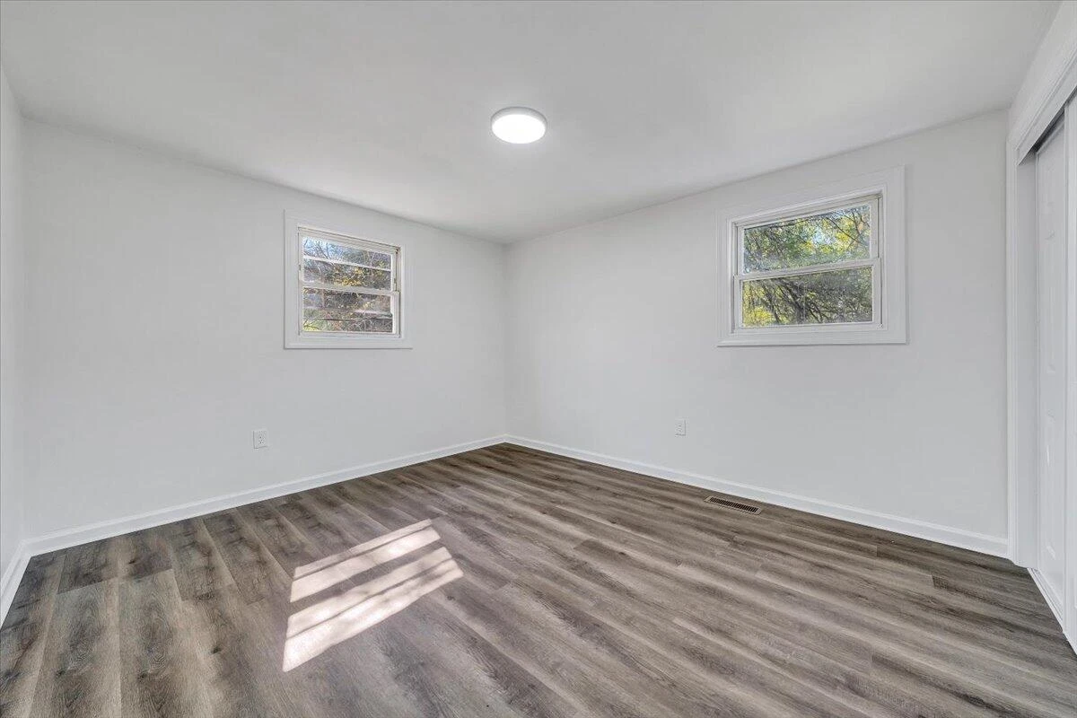 1414 Eastgate AVE NE - Photo 18