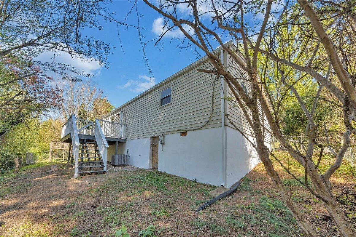 1414 Eastgate AVE NE - Photo 22