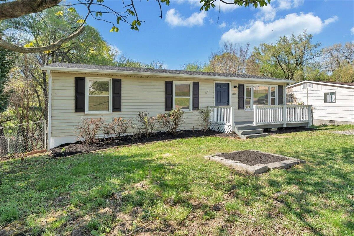 1414 Eastgate AVE NE - Photo 23
