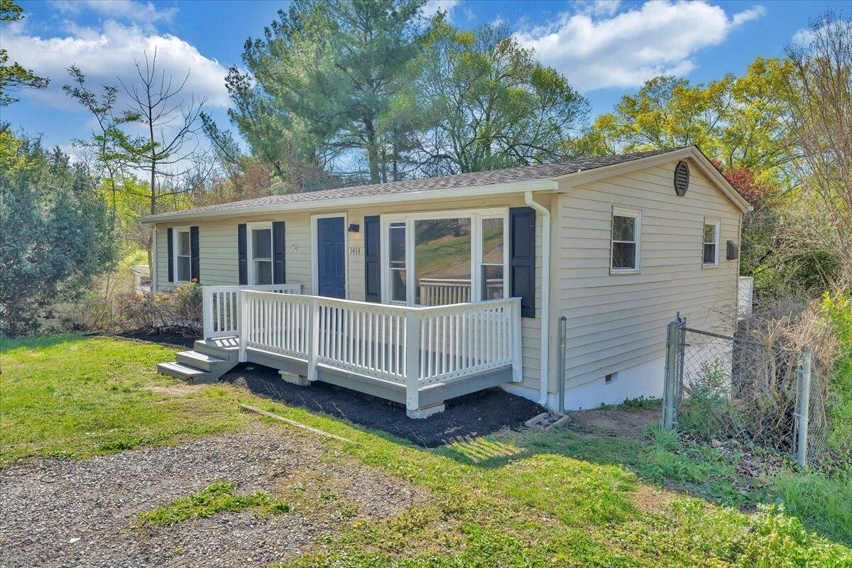 1414 Eastgate AVE NE - Photo 25
