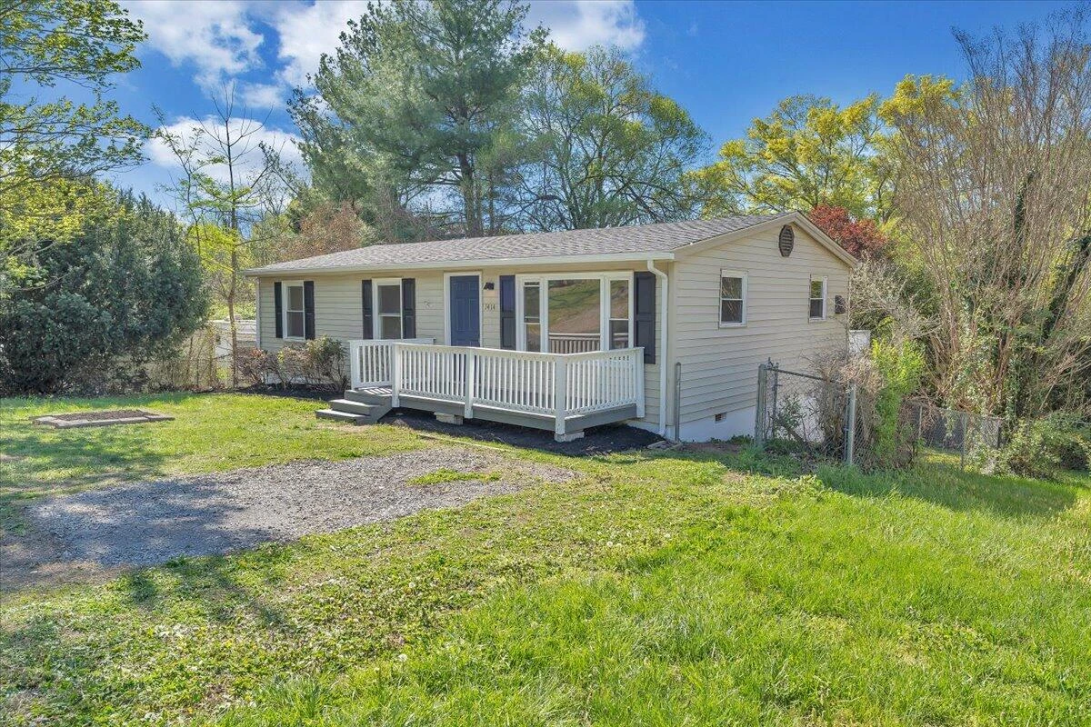 1414 Eastgate AVE NE - Photo 26