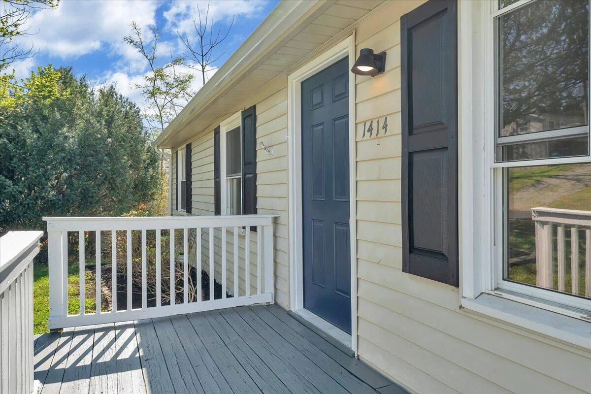 1414 Eastgate AVE NE - Photo 27