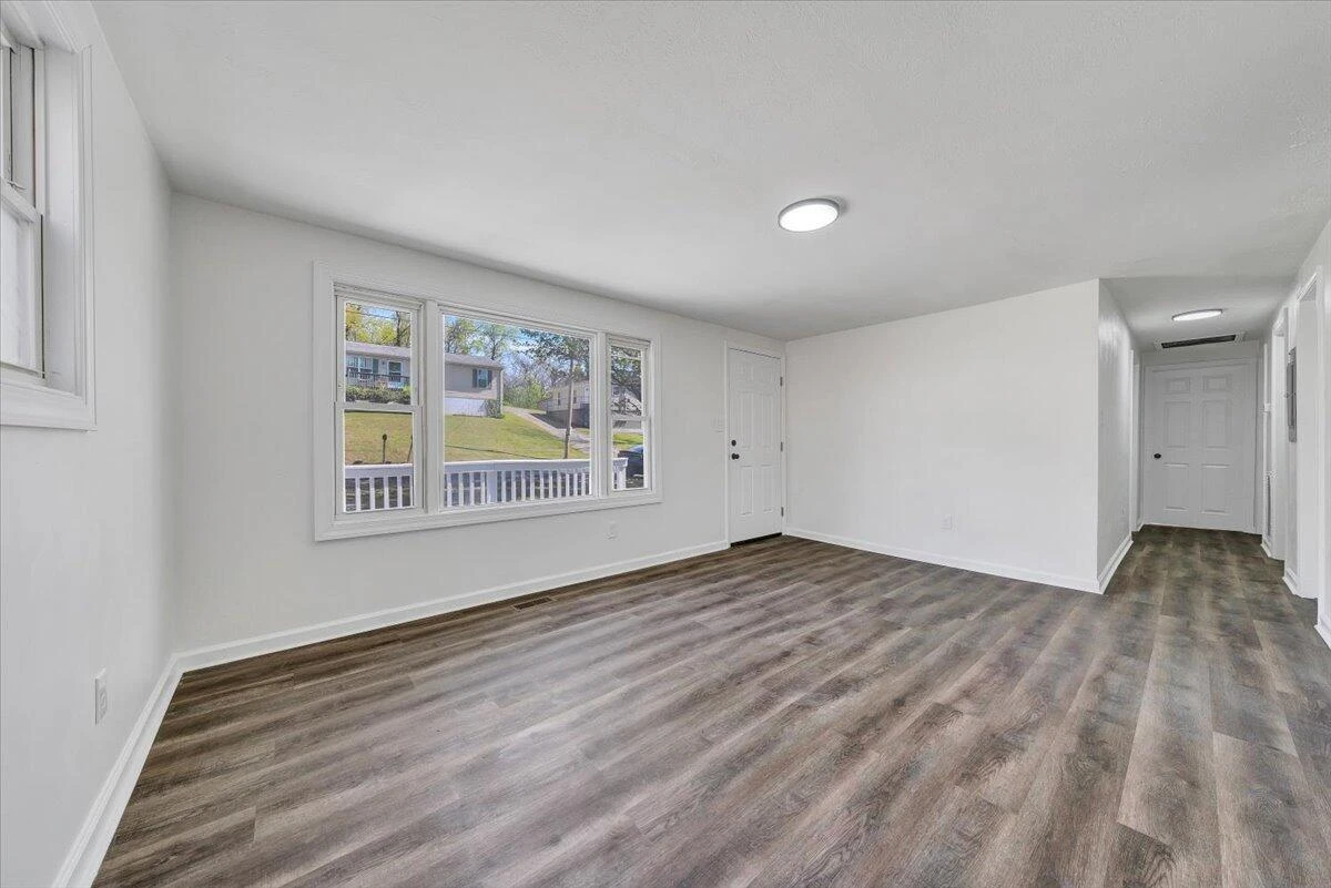 1414 Eastgate AVE NE - Photo 6