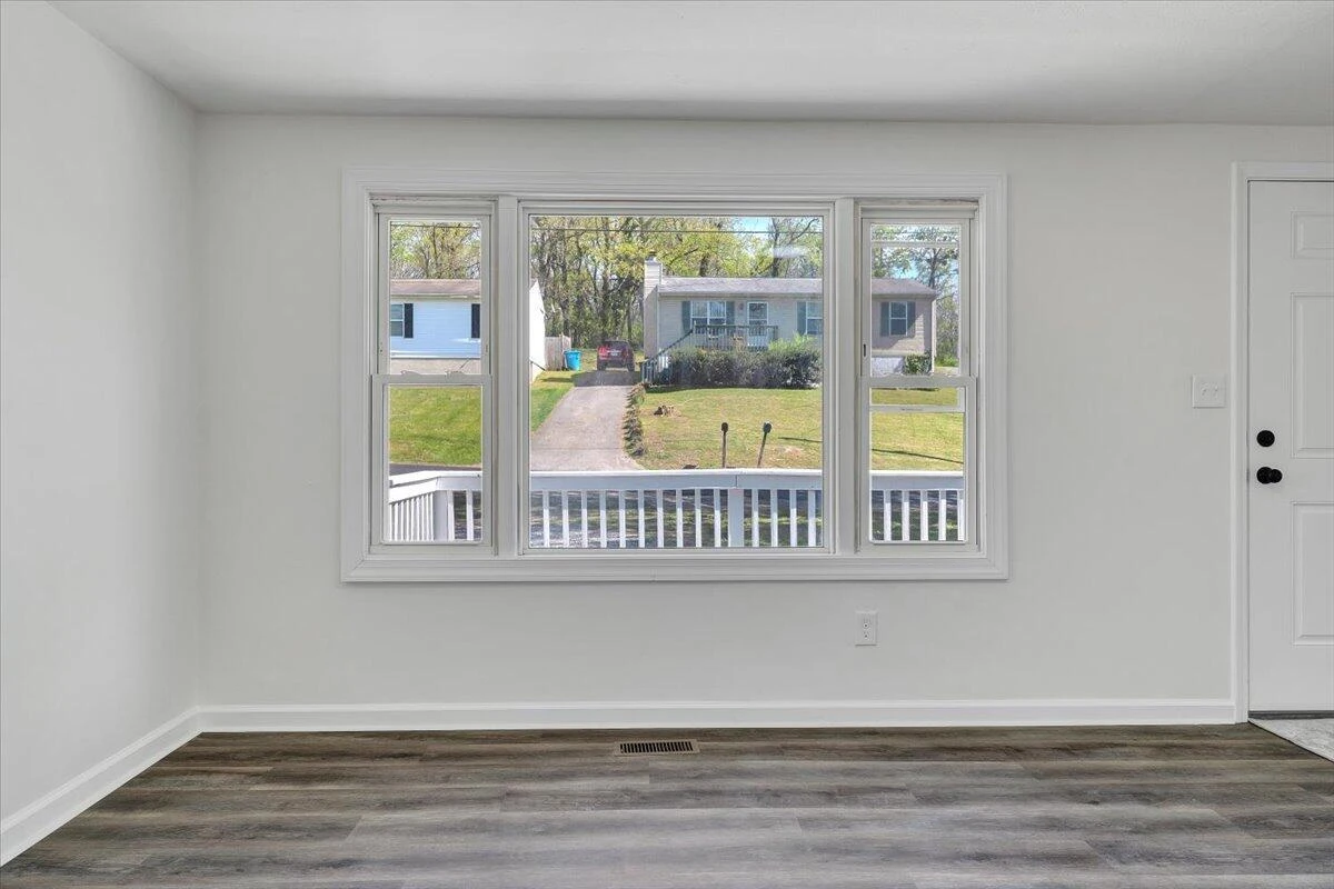 1414 Eastgate AVE NE - Photo 7
