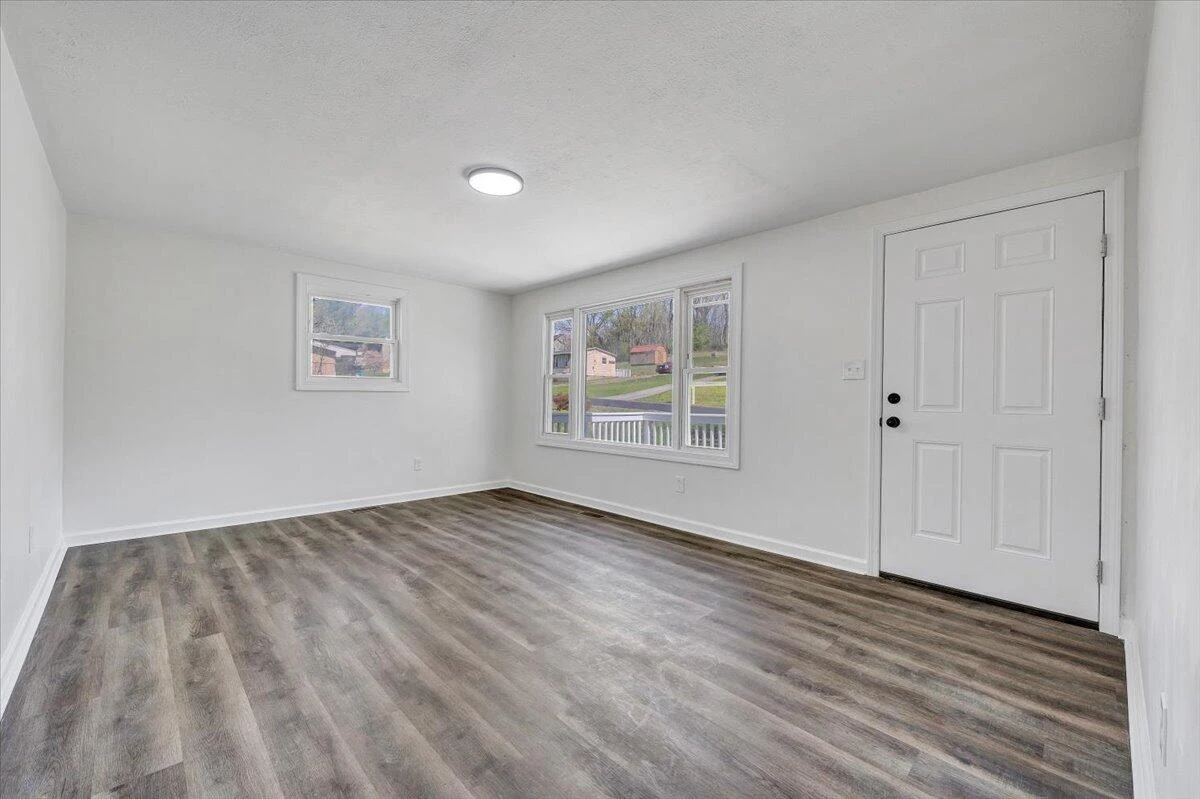 1414 Eastgate AVE NE - Photo 8