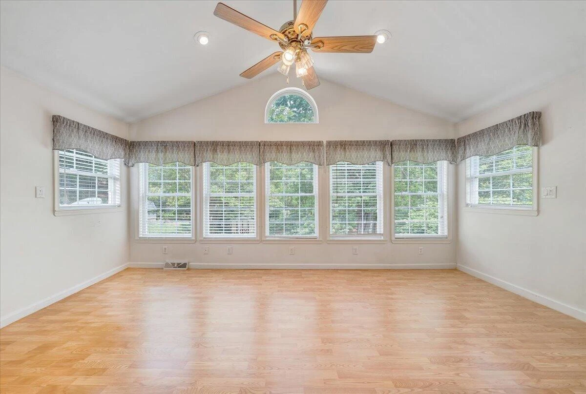 1602 Glenwood CIR SE - Photo 10