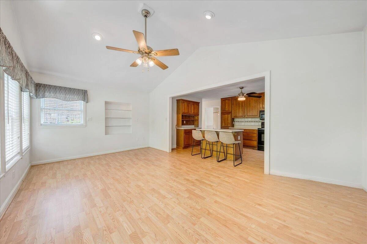 1602 Glenwood CIR SE - Photo 11