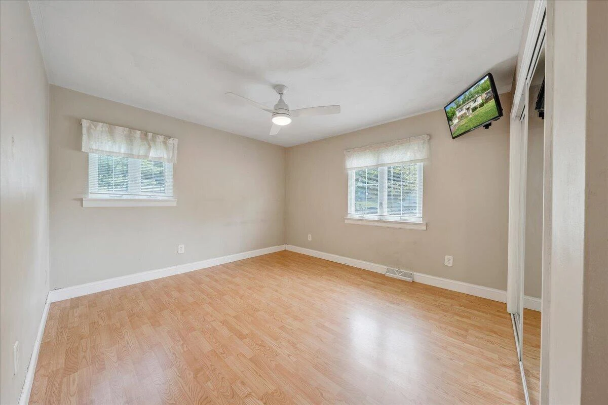 1602 Glenwood CIR SE - Photo 13