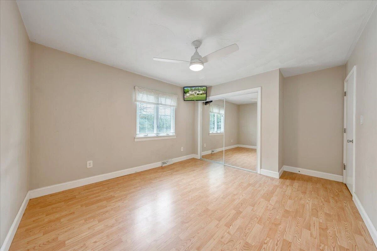 1602 Glenwood CIR SE - Photo 14