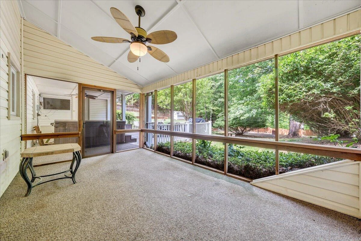 1602 Glenwood CIR SE - Photo 25