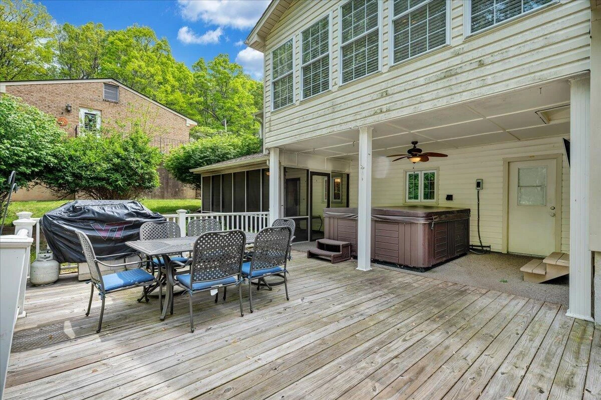 1602 Glenwood CIR SE - Photo 29