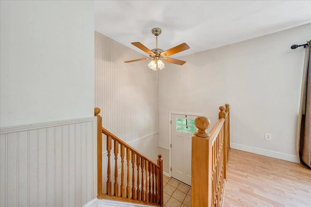 1602 Glenwood CIR SE - Photo 3