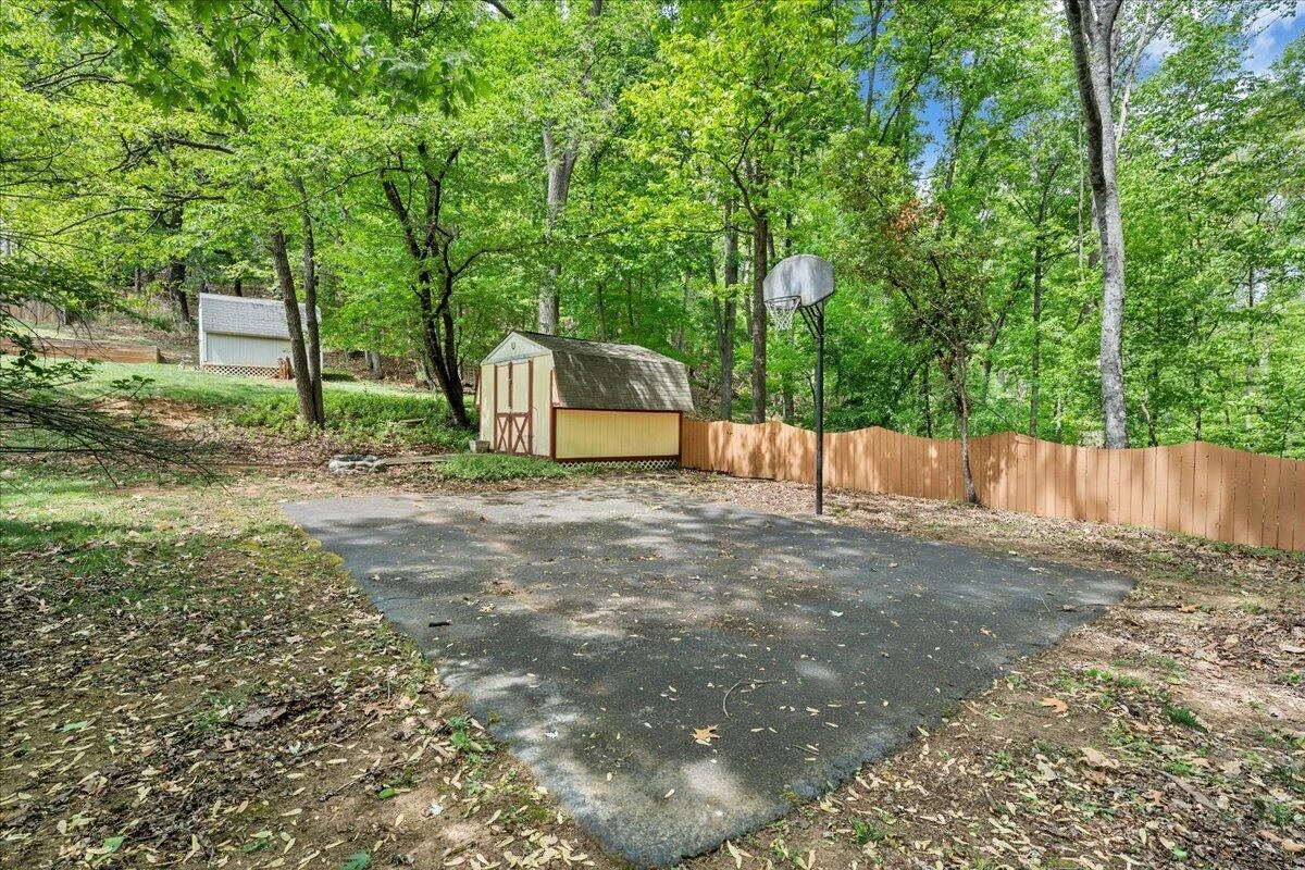 1602 Glenwood CIR SE - Photo 35