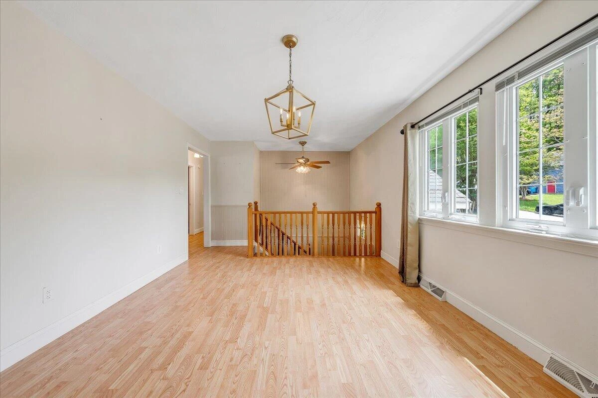 1602 Glenwood CIR SE - Photo 6