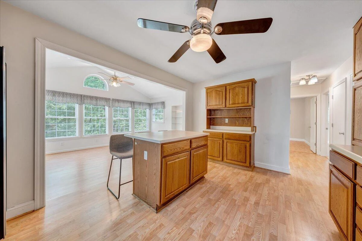 1602 Glenwood CIR SE - Photo 9