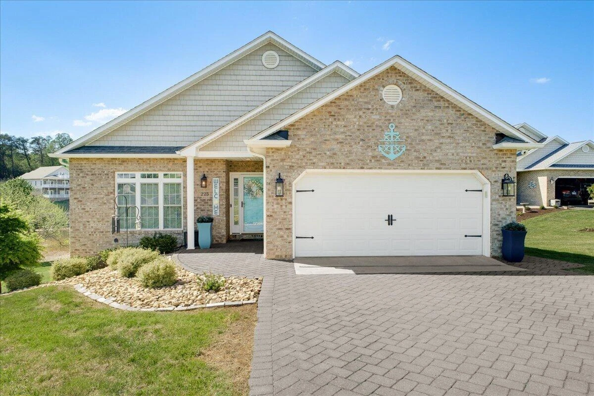 225 Lands End CIR - Photo 2