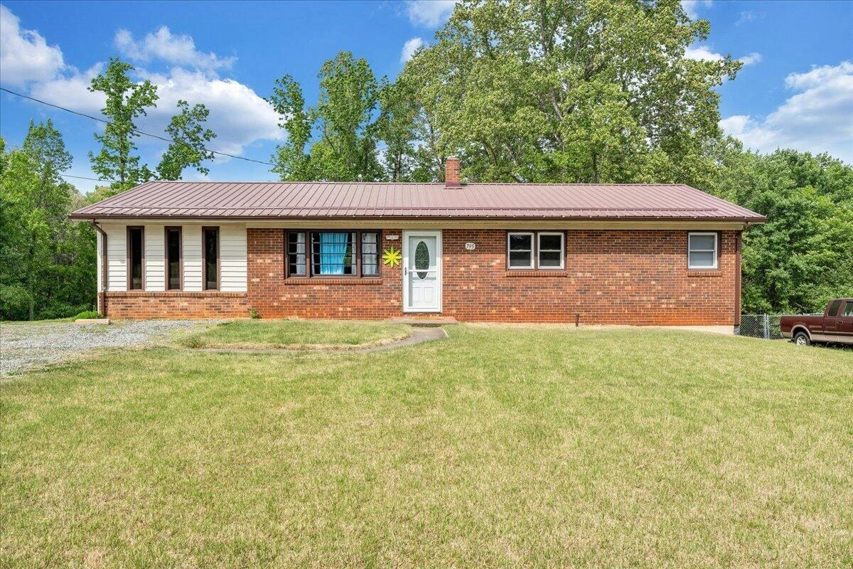795 Longview DR - Photo 3