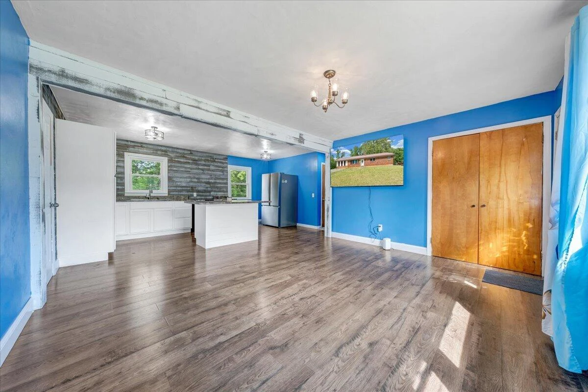 795 Longview DR - Photo 5