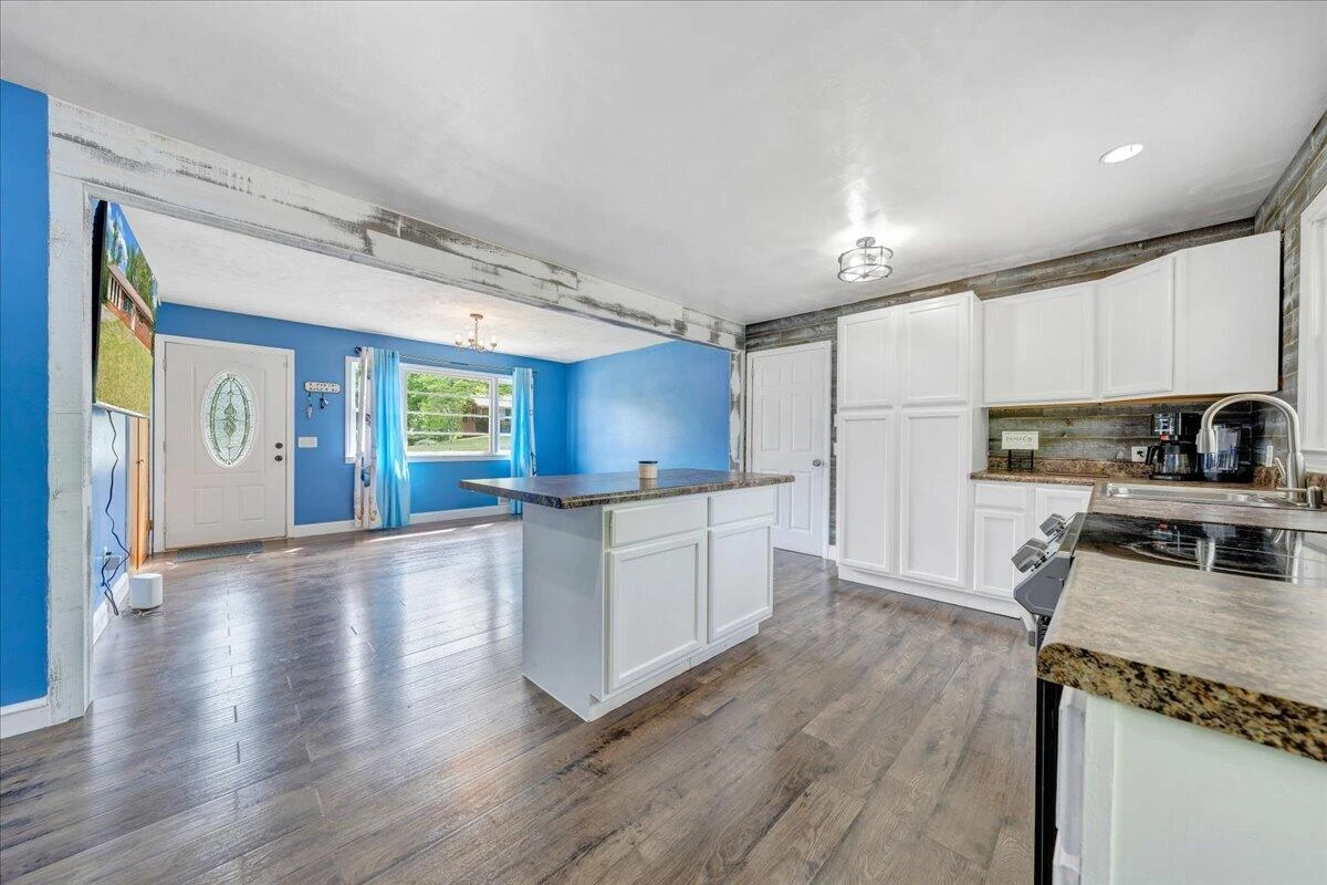 795 Longview DR - Photo 10