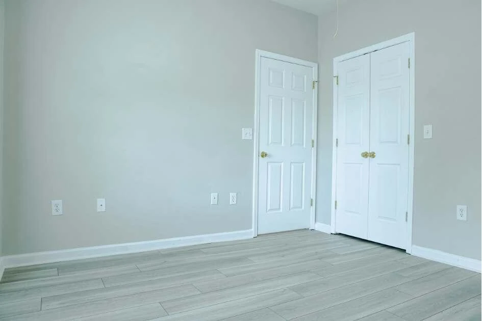 8205 Emerald Court DR - Photo 16