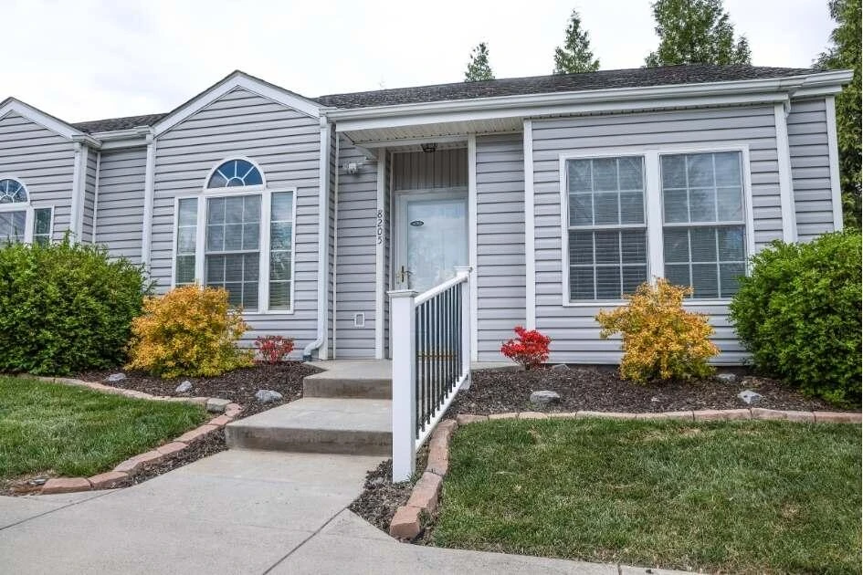 8205 Emerald Court DR - Photo 2